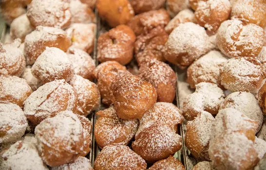Vassoio di frittelle di Carnevale