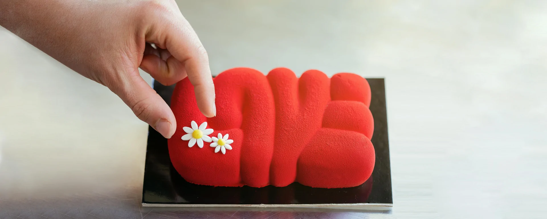 Dolce a forma di cuore rosso per San Valentino