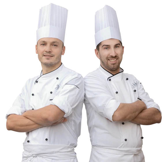 Marco e Fabio, i pasticceri della Pasticceria Molè, in divisa bianca