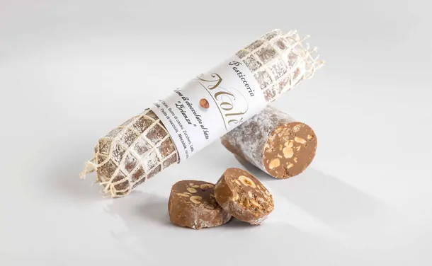Salame di cioccolato con confezione aperta