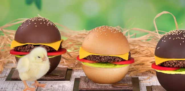 Dolci di Pasqua a forma di hamburger e panini