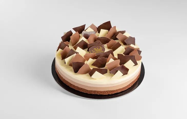 Fetta di torta Trilogy ai tre cioccolati