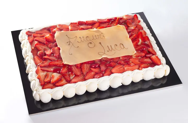 Fetta di torta Chantilly alle fragole